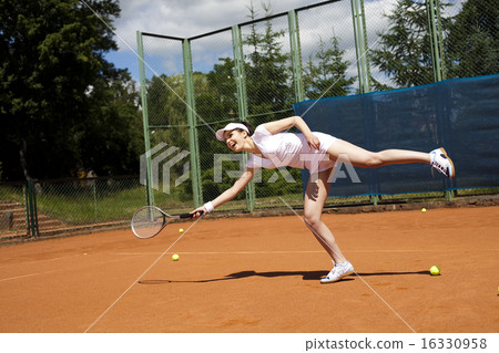 Playing tennis, natural colorful tone Playing tennis, natural colorful tone 16330958