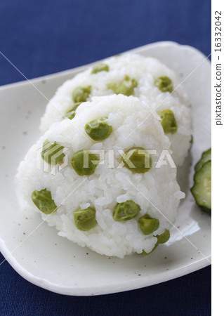 Green peas rice ball Green peas rice ball 16332042