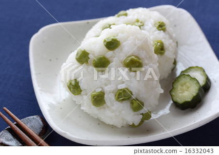 Green peas rice ball Green peas rice ball 16332043