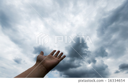 它開始下雨了。 它開始下雨了。 16334654