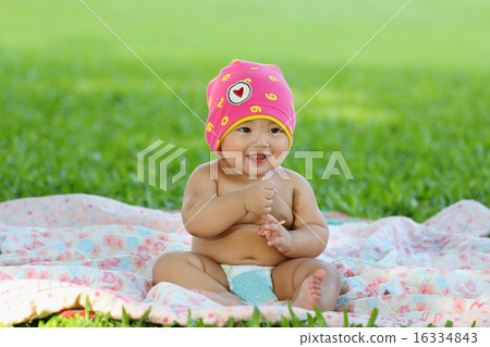 Asian baby 16334843