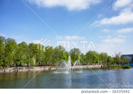 Hofvijver Pond in Den Haag 16335042