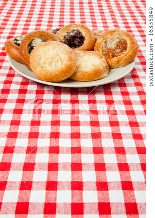 cake on the checkered tablecloth cake on the checkered tablecloth 16335849