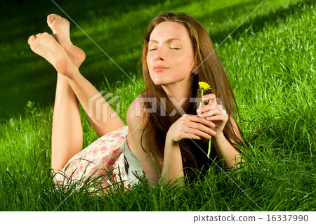Girl with dandelion 16337990