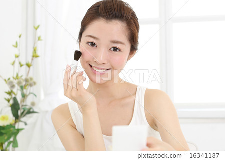 化妝的女孩 化妝的女孩 16341187