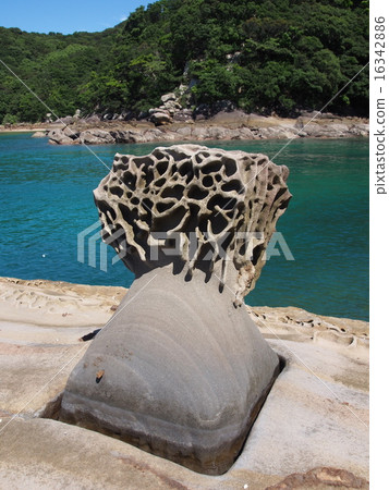 奇怪的岩石 奇怪的岩石 16342886