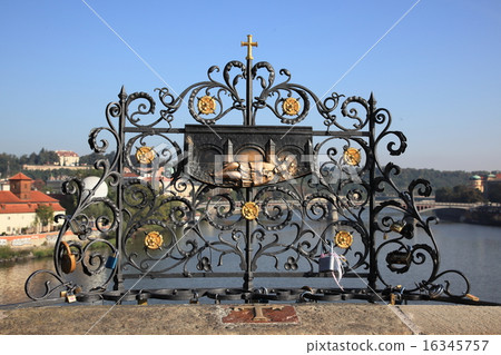 Charles Bridge 16345757