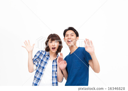 年輕的男人和女人的反應 16346828