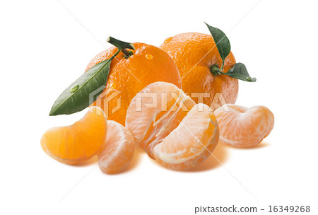 Big fresh mandarin group with peeled segments 16349268