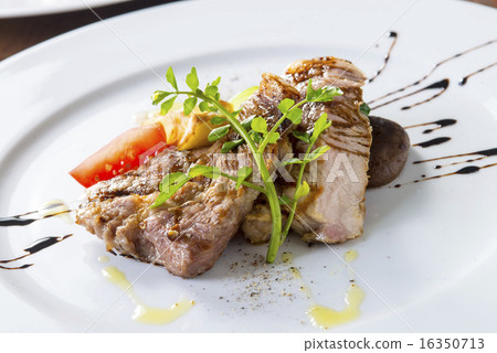 Grill of Iberian pork 16350713