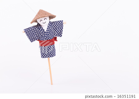 A scarecrow A scarecrow 16351191
