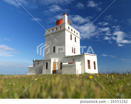 dyrholaey lighthouse in iceland 16351282
