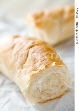 broken bread 16352708