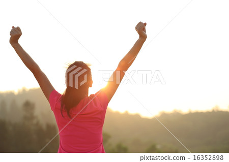 young asi young asian woman open arms at sunrise  16352898