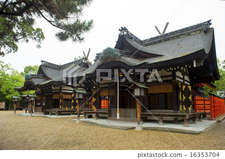 住下大社，下雨了 16353704