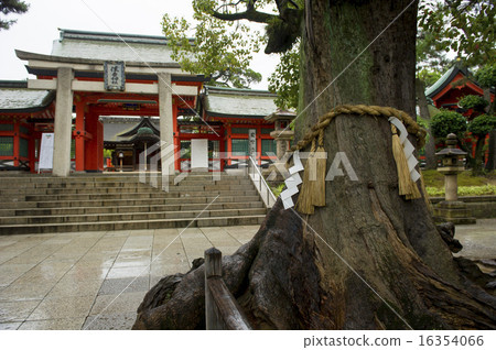 Sumiyoshi Taisei, Torii Torii and Kamiki Sumiyoshi Taisei, Torii Torii and Kamiki 16354066