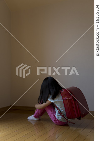 陷入困境的女孩 陷入困境的女孩 16355834