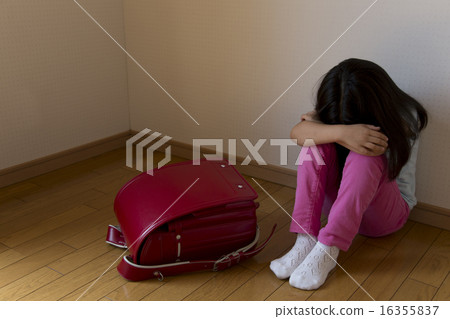 陷入困境的女孩 陷入困境的女孩 16355837