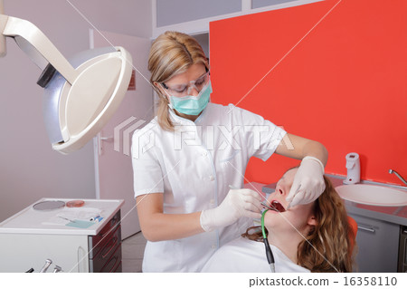 Dental procedure, tooth examine  16358110