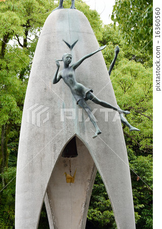 A child image of the atomic bomb 16360560