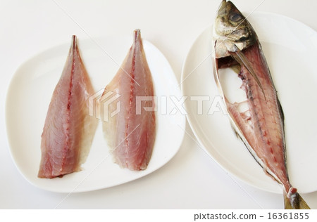 Three sheets of horse mackerel 16361855