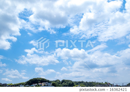 藍天和白色雲彩 16362421