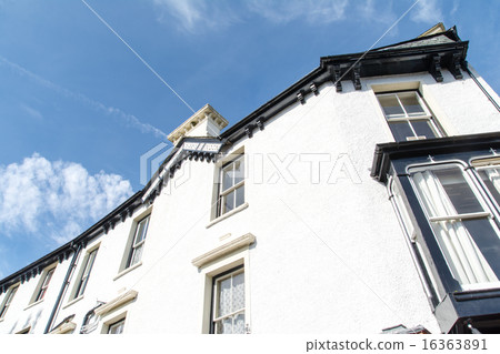 White wall building in the outskirts of England White wall building in the outskirts of England 16363891