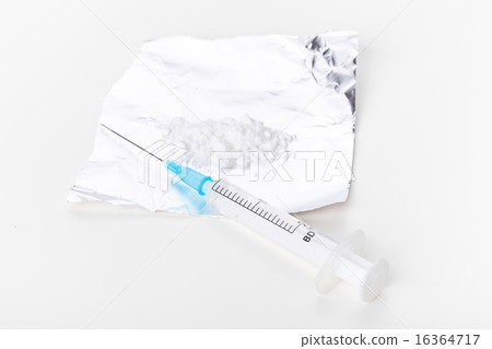Syringe and heroin on foil 16364717
