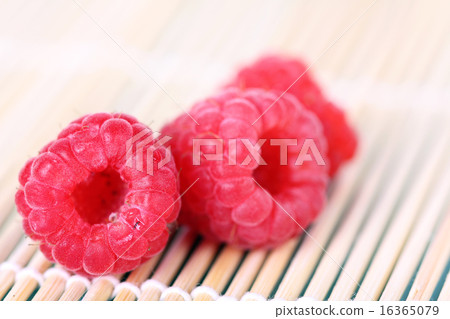 Sweet raspberries Sweet raspberries 16365079