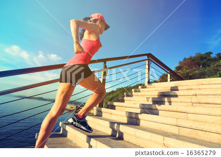 healthy lifestyle sports woman running   16365279