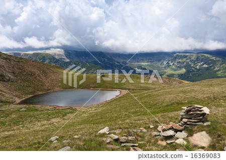 mountain lake 16369083