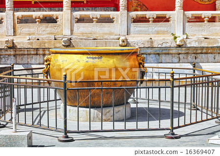 Copper bowl territory of the Forbidden City Copper bowl territory of the Forbidden City 16369407