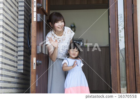 Family to see off Family to see off 16370558