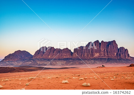 暮光之城的Wadi Lamb（約旦，Wadi Ram保護區） 16374262
