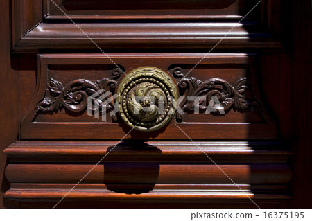 brass brown knocker  colonia del sacramento 16375195