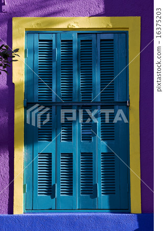 colored venetian blind and wall 16375203