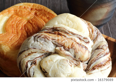 Bread  16379089