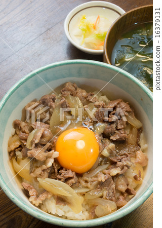 牛肉飯 16379131
