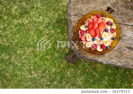 Breakfast with yogurt, cornflakes and berries 16379523