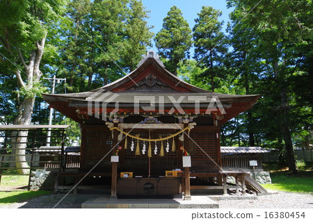 Shinshu Matsumoto Important Cultural Property "Chikuma Shrine" Worship Hall (Prefecture Treasure) Horizontal Shinshu Matsumoto Important Cultural Property "Chikuma Shrine" Worship Hall (Prefecture Treasure) Horizontal 16380454