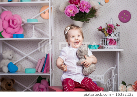 Sweet little girl 16382122