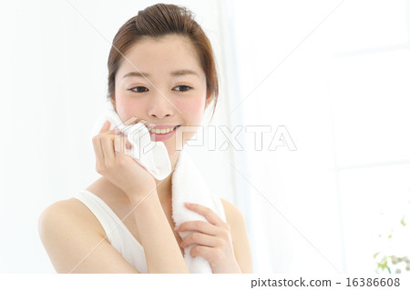 婦女面部清潔 16386608