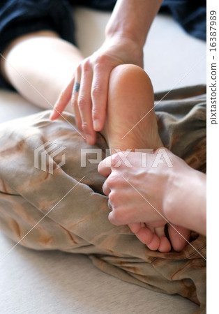 Foot massage massage 16387989