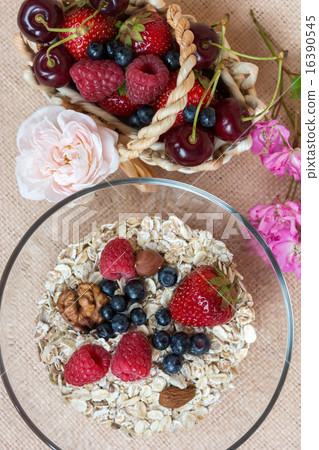 Healthy breakfast 16390545