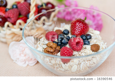 Healthy breakfast 16390546