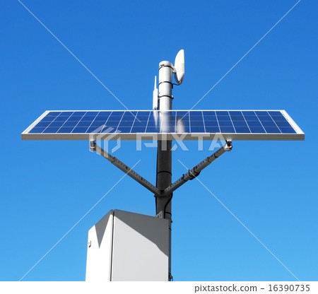 solar panel in the top of a pole 16390735