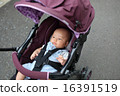 嬰兒車和嬰兒 16391519