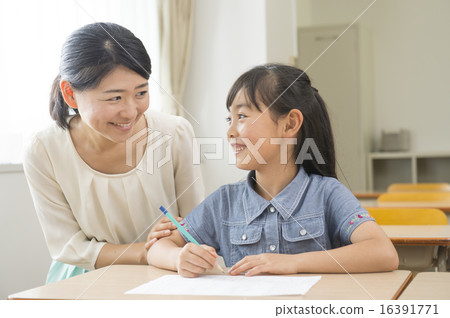 小學生和老師 小學生和老師 16391771