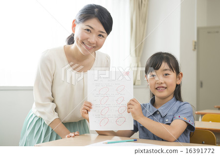 小學生和老師 16391772