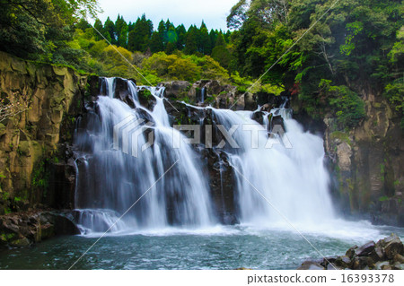 Fresh water green waterfall of Sekinooso 16393378